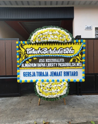 Papan Bunga Duka di Kinovaro