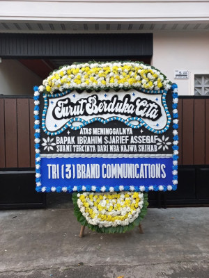 Papan Bunga Duka di Kinovaro